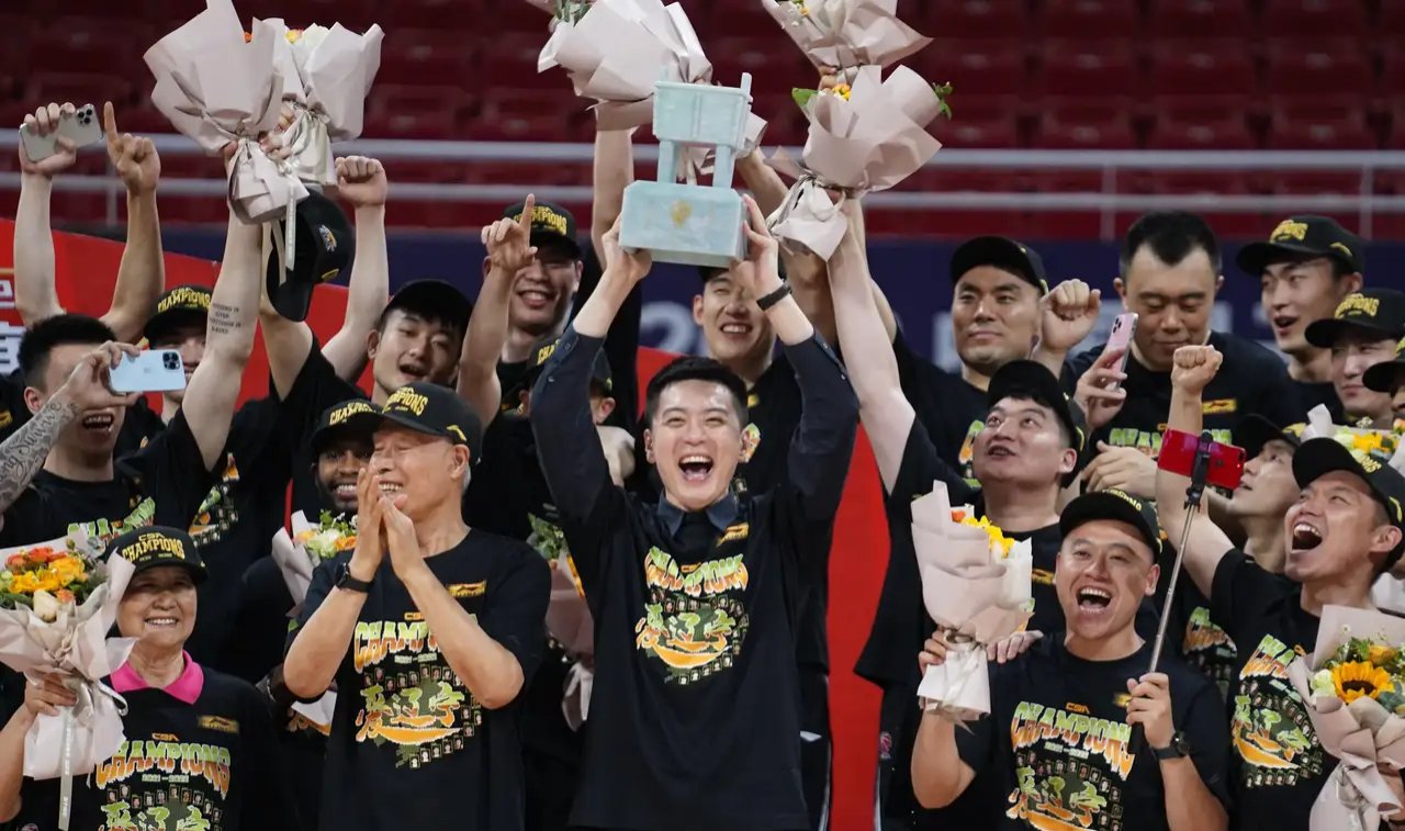 九游体育中国官网-萨科老帅首次执掌NBA球队，期待带领球队冲击总冠军