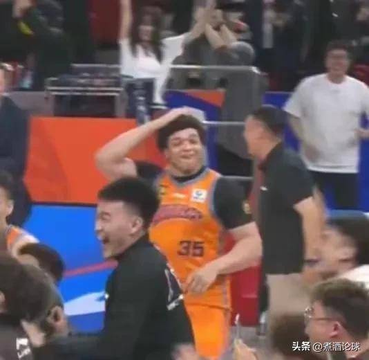 关于广东队遭遇不利局面，成为焦点话题的信息