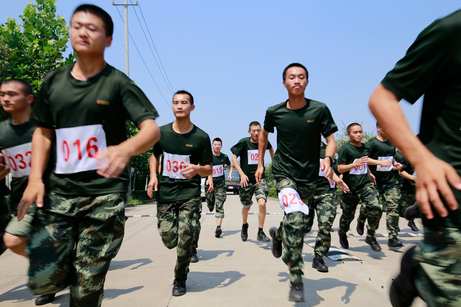 包含丹麦赢下重重关卡，晋级希望渐浓的词条