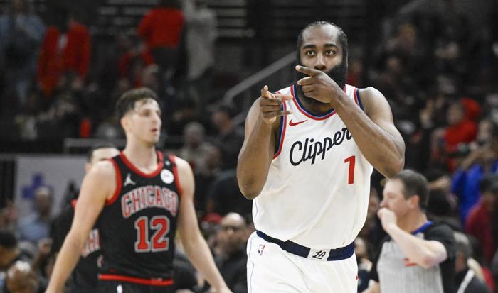 火箭大胜马刺，哈登砍下40分