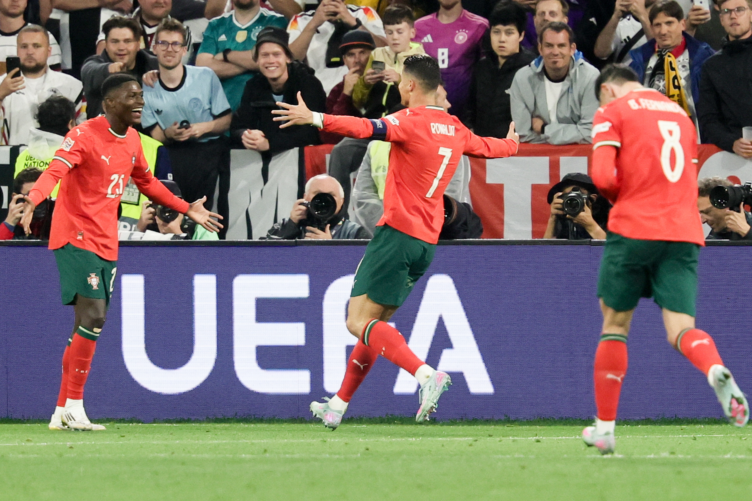 关于欧国联比赛：球员实力表现，场上风云再起的信息