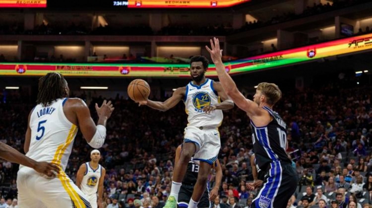 勇士轻松打败开拓者,主场豪取胜利 勇士轻松打败开拓者,主场豪取胜利